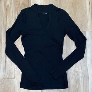 💥5 for $18💥 Hollister Black Ribbed Long-Sleeve Top with V-Keyhole Neck